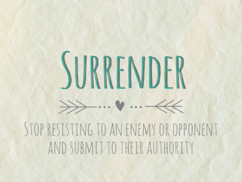 “Surrender / サレンダー”の意味とは？（諦める、手放す…という概念）
